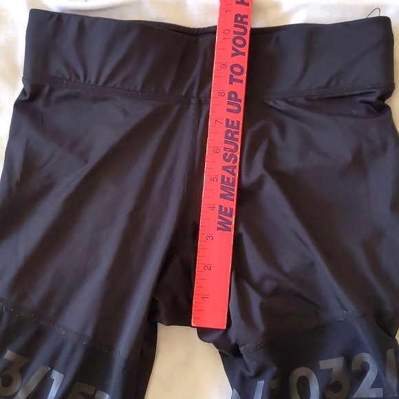 NWOT. H&M Woman's workout pants. - Picture 3 of 8